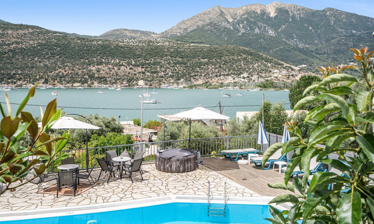 Geni House | Holiday Home 'Villa 2' with Sea View, Wi-Fi and Air Conditioning