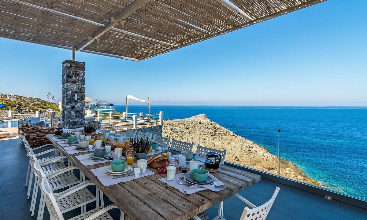 Stavros Villa | Holiday villa Penelope, on the edge of the sea