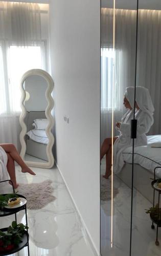 Gramsh Apartment | Home DeLuis