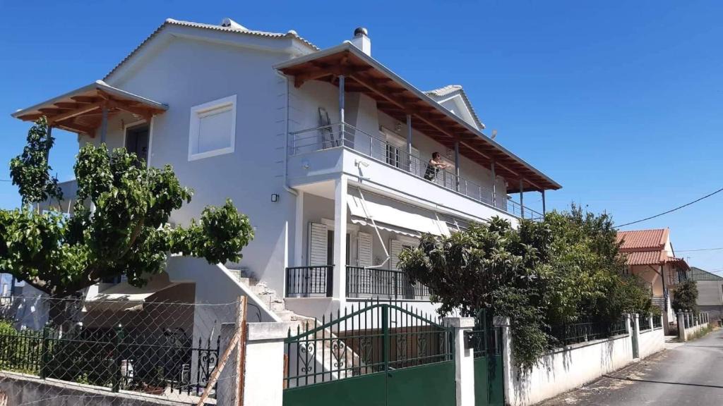 Velon House | Home next to the beach