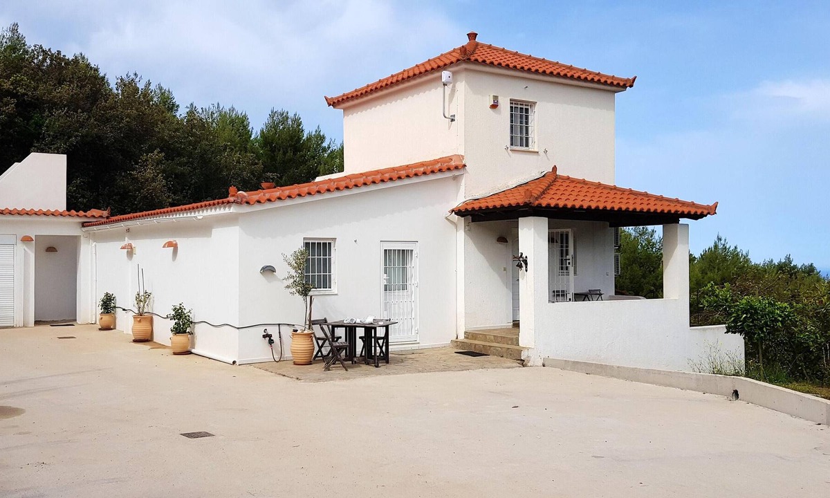 Lepreo Villa | Homerez - Spacious villa 5 km away from the beach for 8 ppl. with swimming-pool