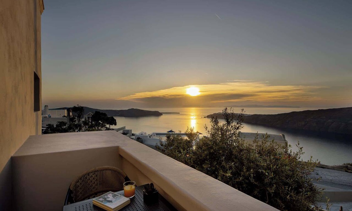 Imerovigli Apartment | Honeymoon Suite with Jacuzzi Nea Premium Residences