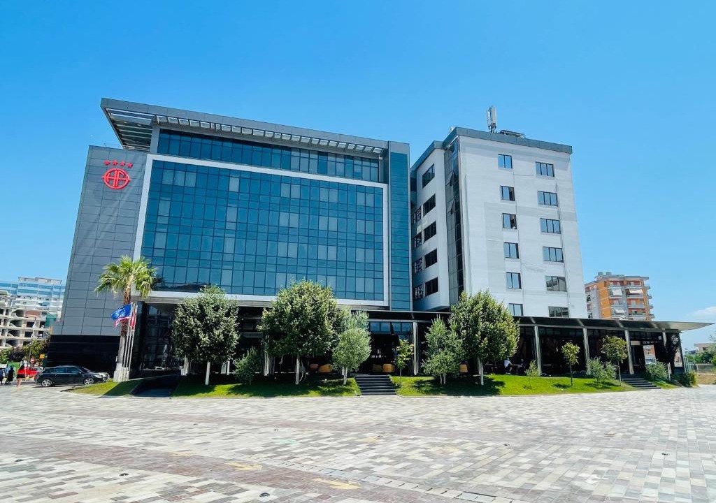 Mbrostar-Urë Hotel | Hotel Fieri