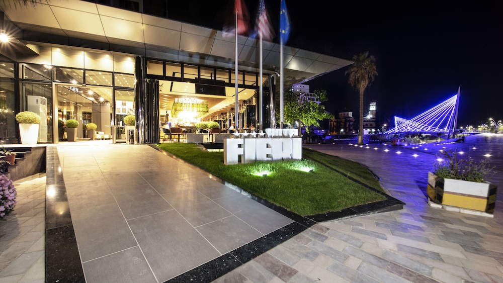 Mbrostar-Urë Hotel | Hotel Fieri