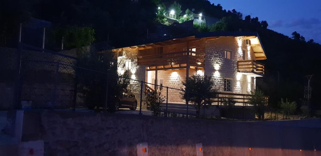 Shkoder County Hotel | Hotel Grandpa's House