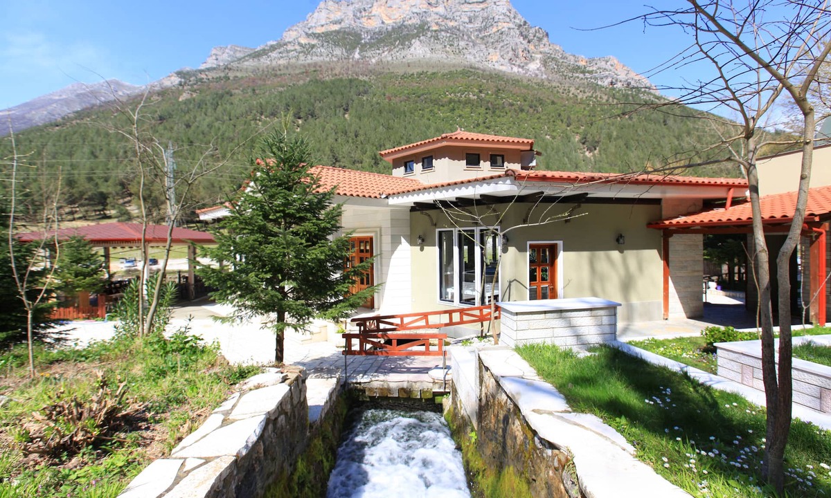 Fushebardhe Hotel | Hotel Gryka e Kelcyres