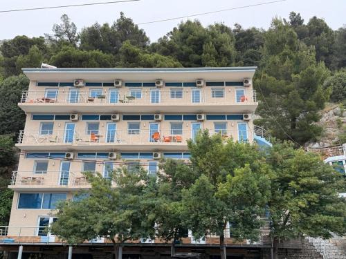 Skataj Hotel | Hotel Hasi i Prizrenit 2 Shëngjin