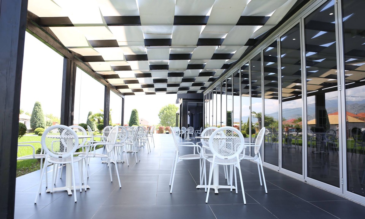 Koplik Hotel | Hotel Holiday