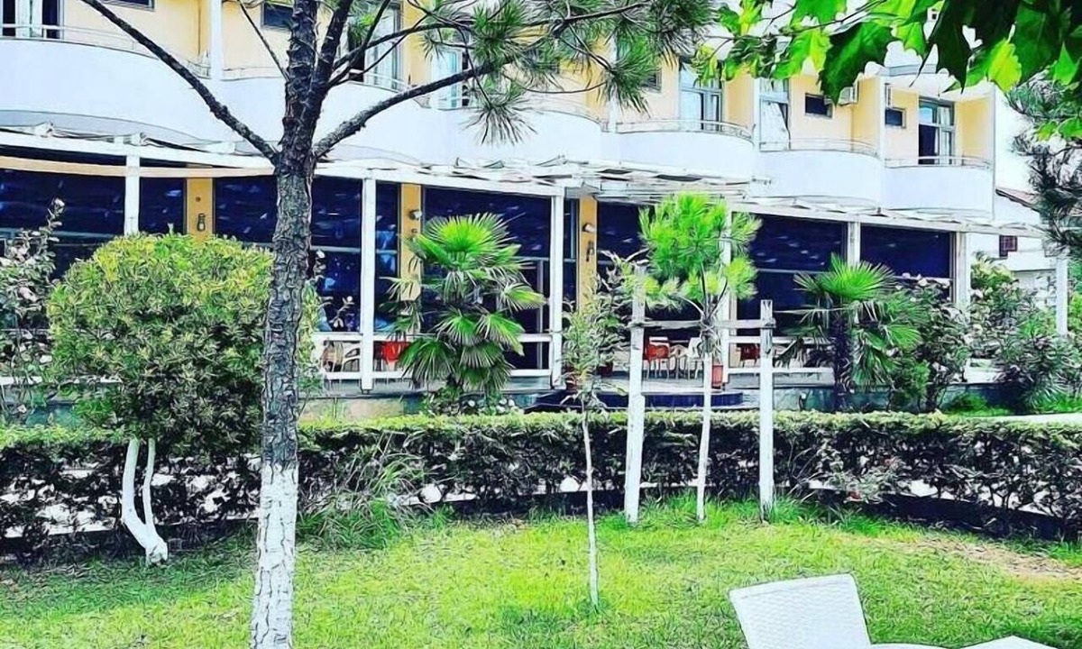 Lezhe Cabin | Hotel La Perla