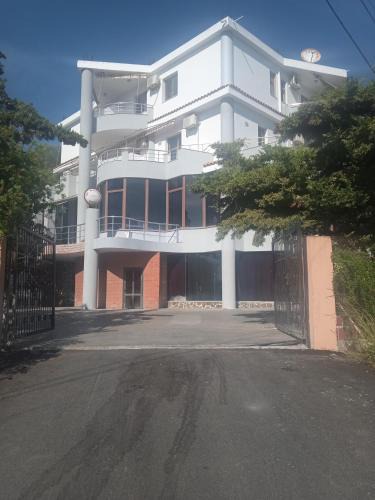 Golem Hotel | Hotel Moris