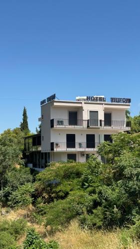 Permet Hotel | Hotel Trifoni