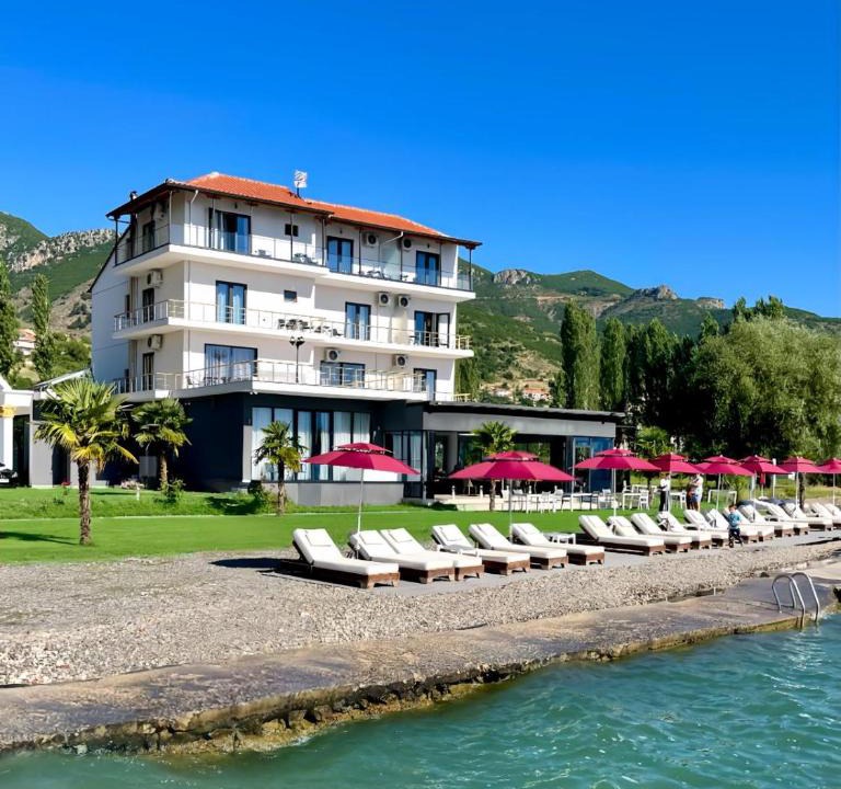 Udenisht Hotel | Hotel Victoria