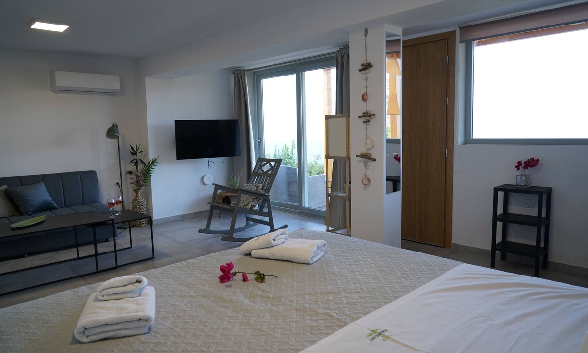 Agia Pelagia House | House of Harmony Suites | Maria