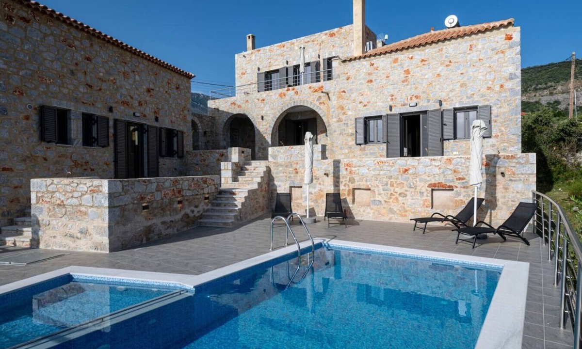 Lefktron Cottage | House of Muses: Terpsichore