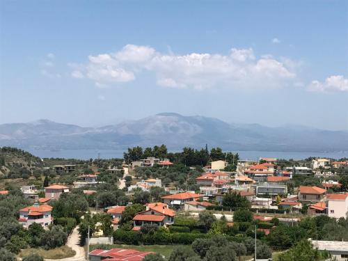 Oropos Apartment | House with sea and mountain view