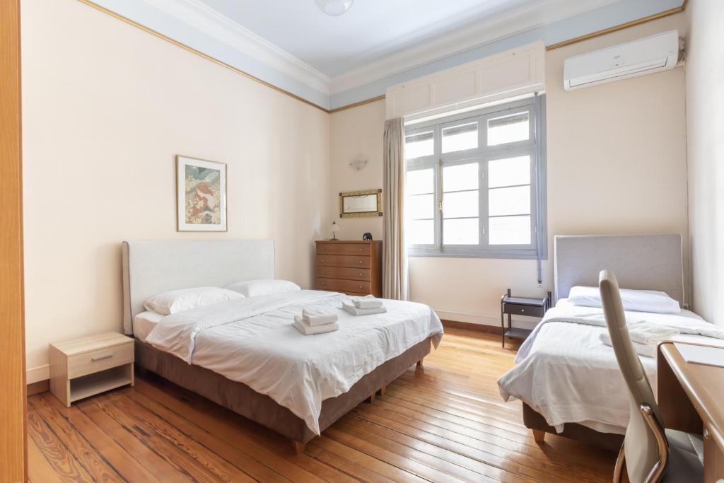 Plaka Apartment | Ideal 4 bdr Apartment in Plaka for 10!