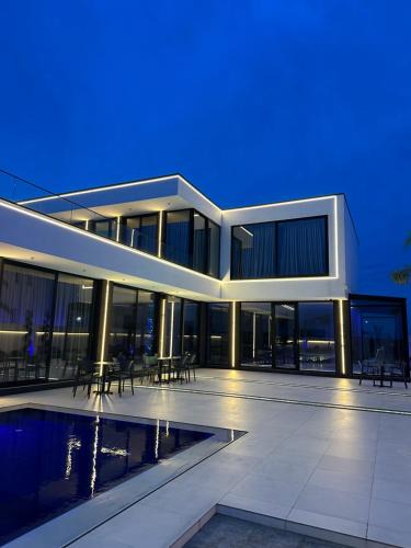 Rrushkull Villa | Infinity Villa