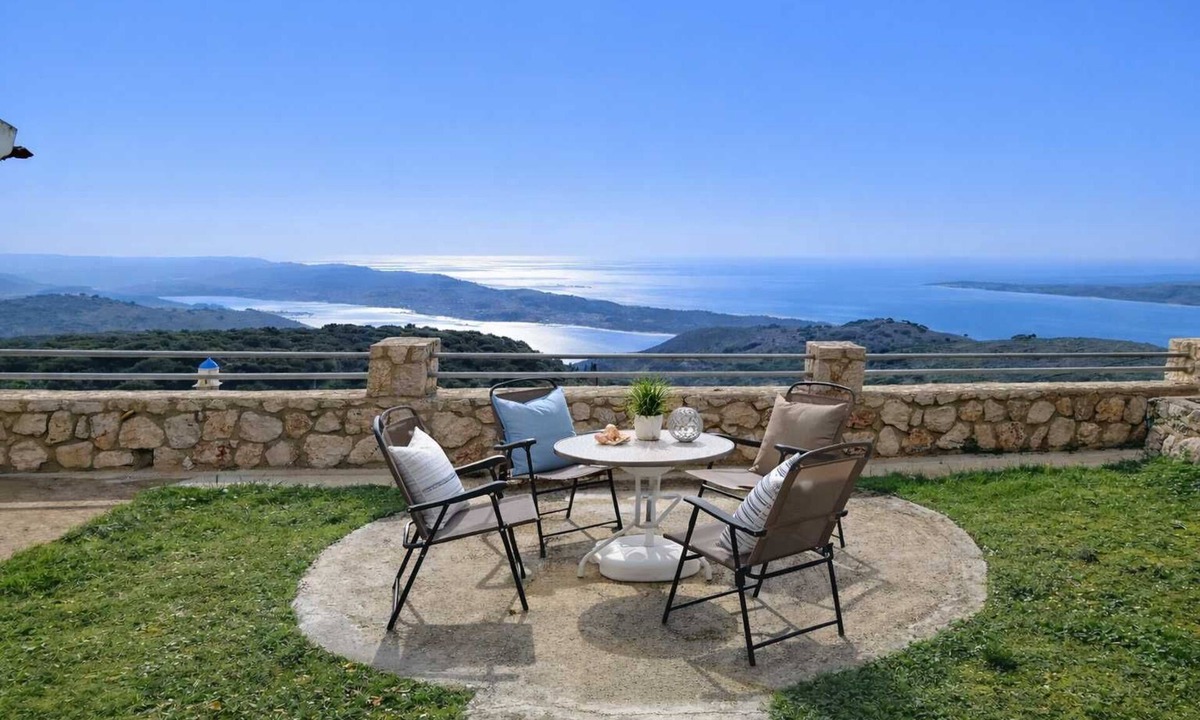 Argostoli Apartment | Ionian Balcony - Dreamy Kefalonia Sea View Studio