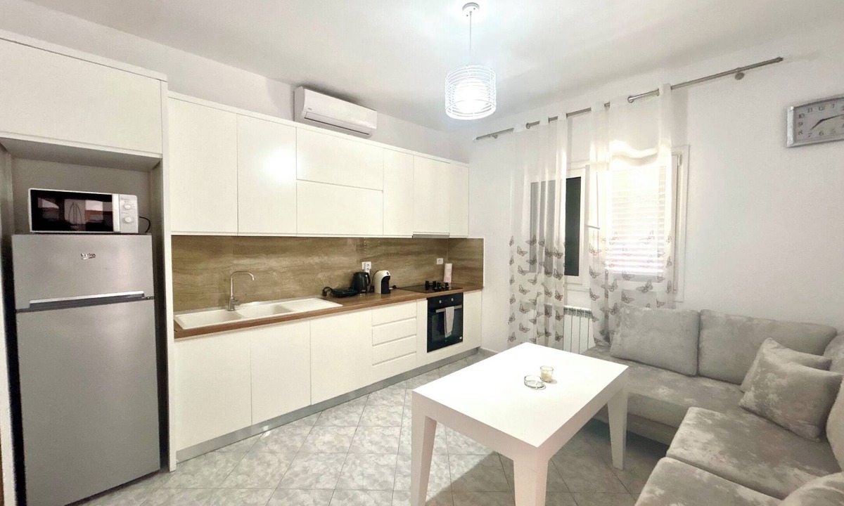 Ishem Apartment | Ishem Green View Two Bedrooms Free Wi-Fi Private Parking Garden