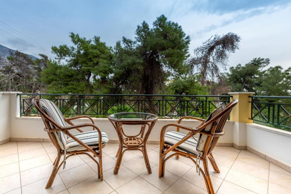 Kineta Apartment | J Studios - Kineta Seaside Retreats