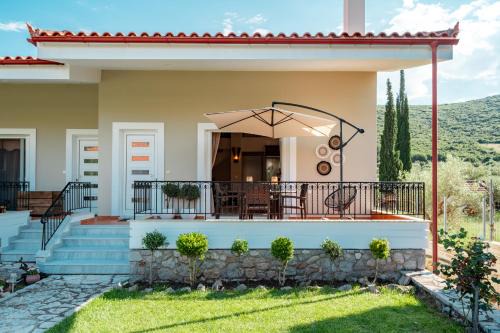Distomo-Arachova-Antikyra Villa | Jeanne George Estate