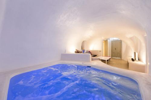 Megalochori House | Kampanario Luxury Two-Bedroom Villa with Private Jacuzzi