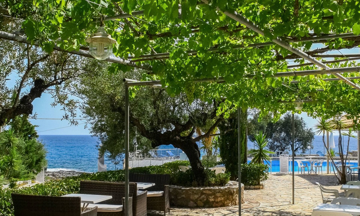 Kardamyli Hotel | Kardamili Beach Hotel