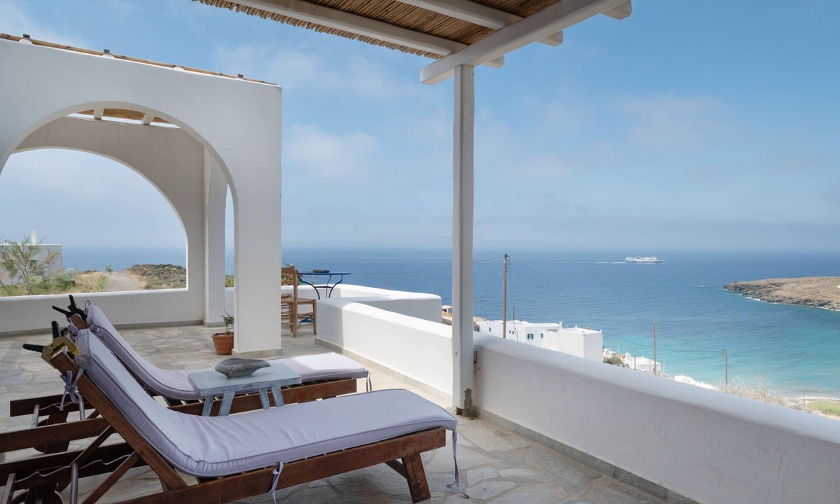 Exomvourgo House | “Kardiani bay” with Sea View, Wi-Fi, and Air Conditioning