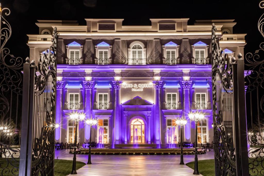 Mbrostar-Urë Hotel | King & Queen Boutique Hotel