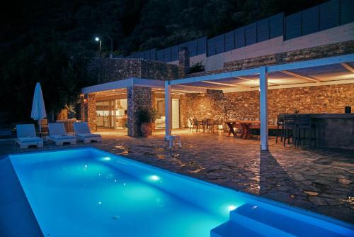 Melinta House | La Bella Villa - Clifftop Infinity Pool & Sunsets