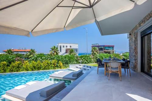 Pefkochori Villa | La Penny Luxe Villa