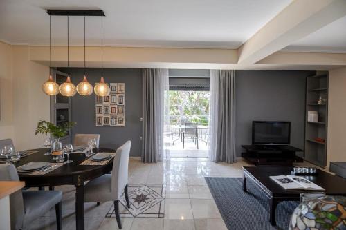Lagonissi Apartment | Lagonisi luxurious residence Nelly's Jacuzzi house