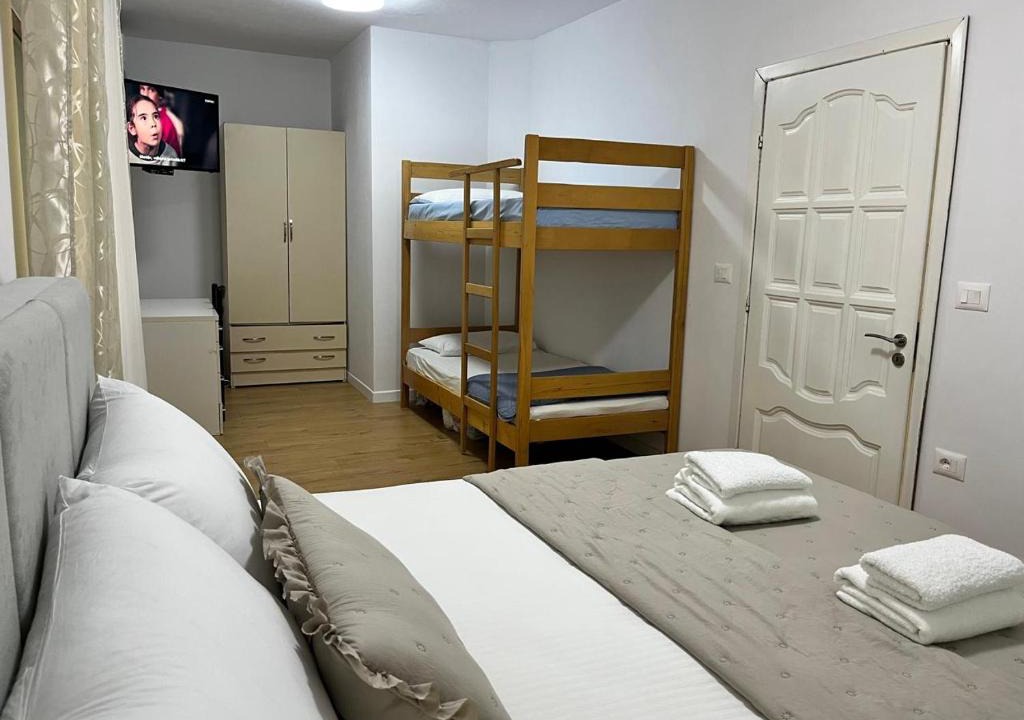 Rade Hostel | Lake Breeze