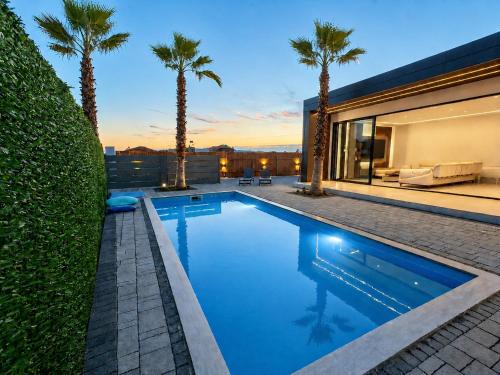 Nikel Villa | Lakeside Palms