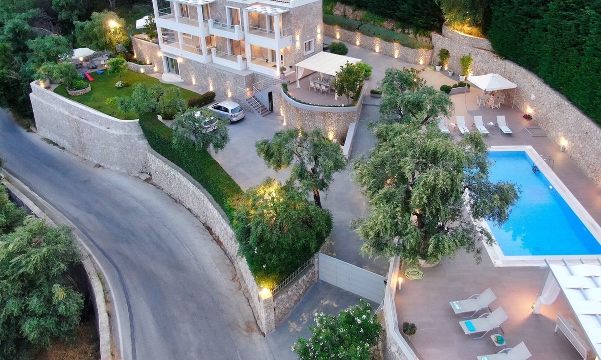 Spartylas Villa | Large family villa with pool