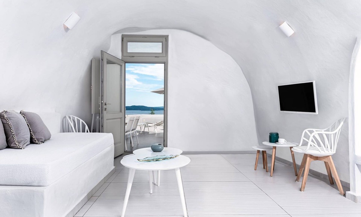 Oia Villa | Lavish Santorini Suite | Eruption Escape Cave Suite | 2 Bedrooms | Breathtaking.