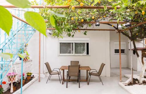 Anatolikos Sinikismos Apartment | Lemon Garden Retreat Kalamata 2min to Beach