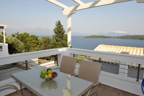 Perigiali Villa | Lemon Tree