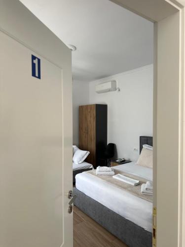 Rade Apartment | Lexhulo "Rest&Fly" Room's