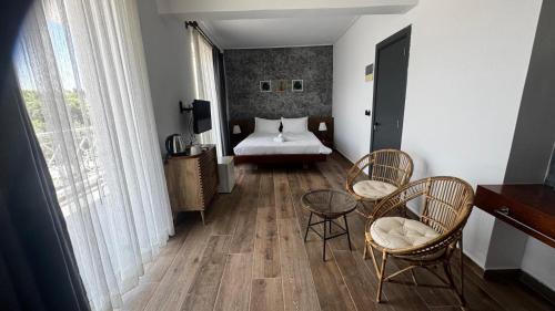 Tingaki Hotel | Li Mango
