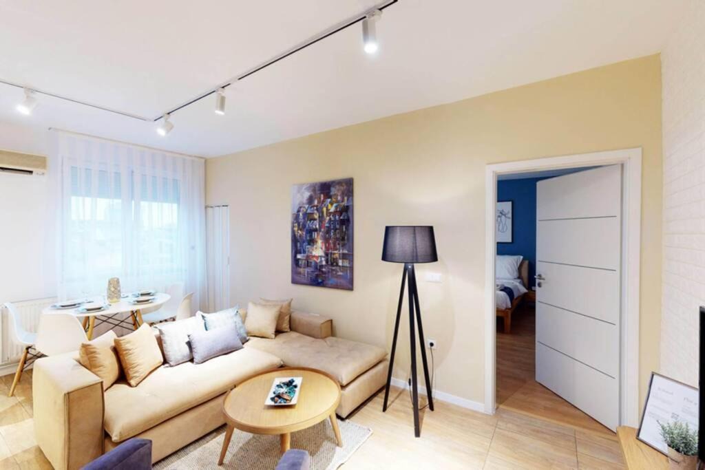 Matiçan Apartment | LINA - PRN, Blue Sky Apartment in Qafa Neighbourhood