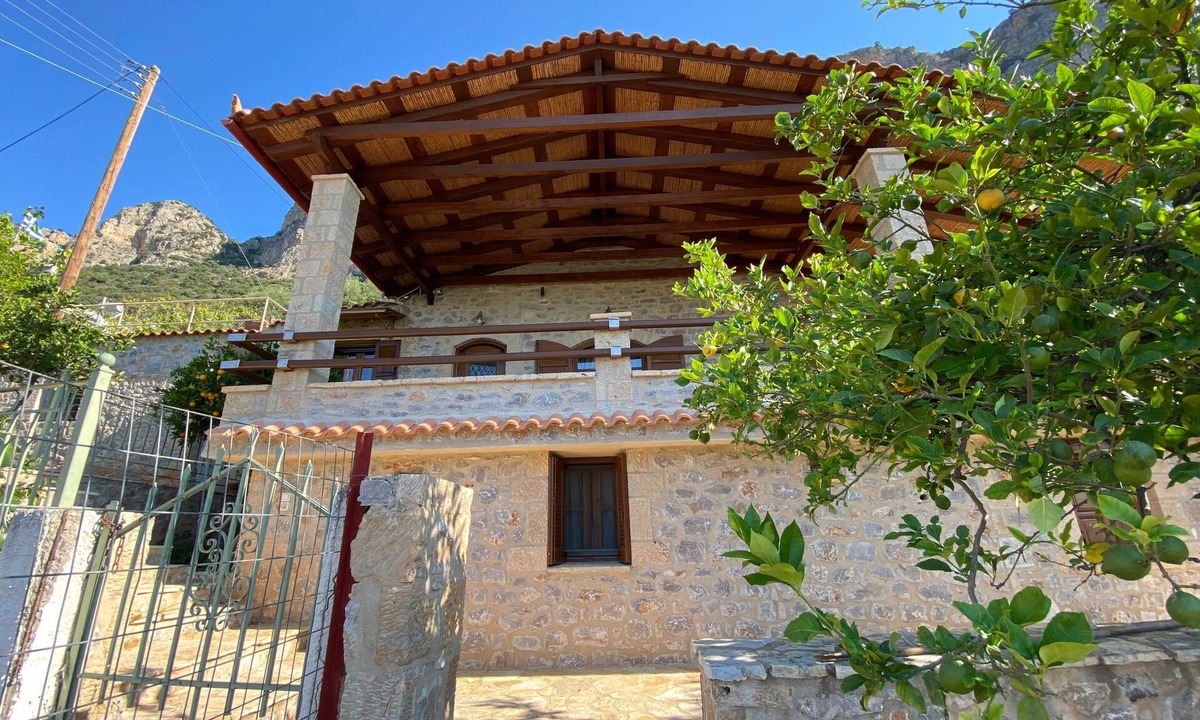 Leonidio House | Lithos