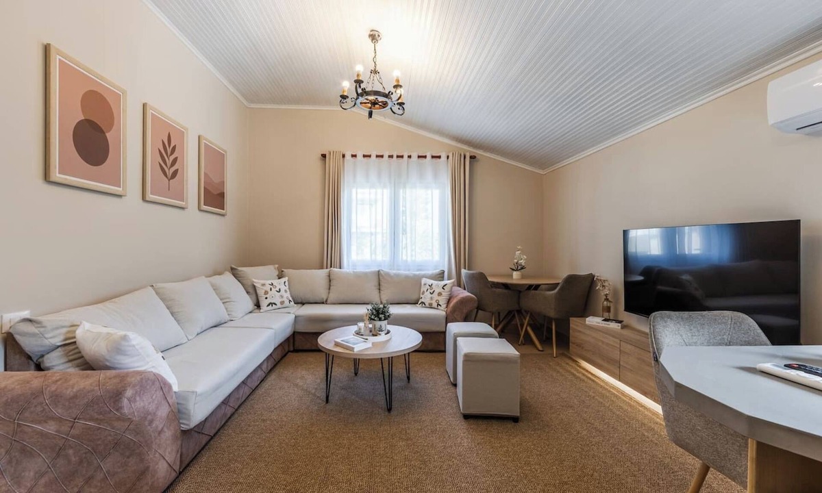 Durres Apartment | Loen Spacious Seaside Apartment 3BR Free Parking by PikHost