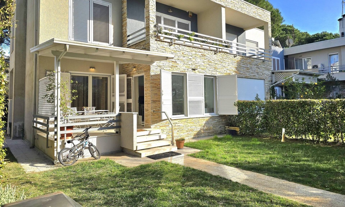 Ishem Apartment | Lura 2 Holiday Homes 127, Lalzit Bay, Albania