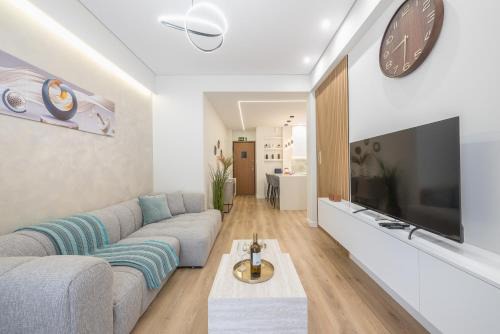Agios Panteleimonas Apartment | Luxurious, Equipped, Metro-Facing Flat in Athens