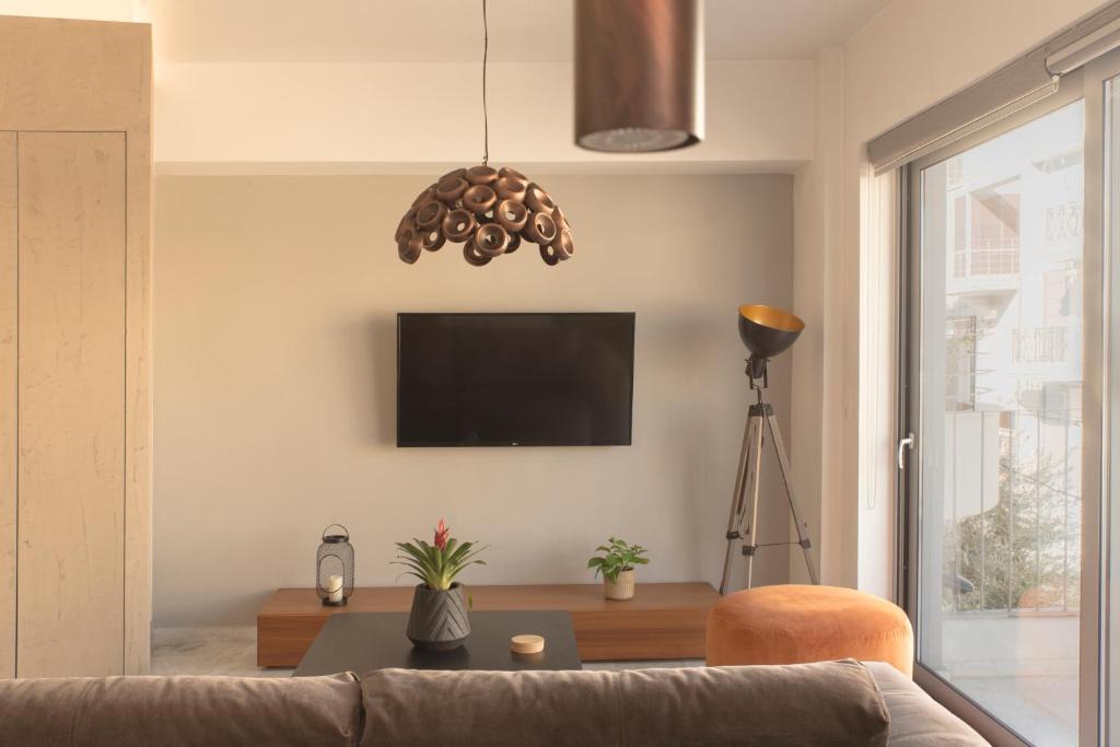Filopappou Apartment | Luxury Apt with Parking-Living Stone Silver