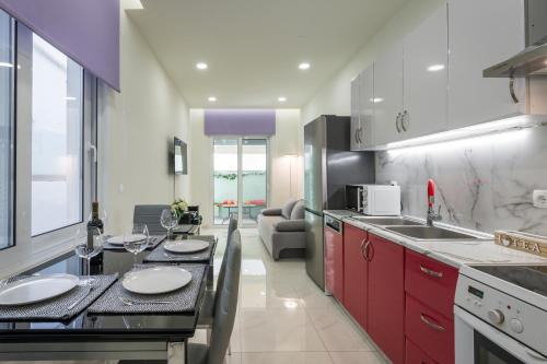 Nea Chora Apartment | Luxury Pearl, steps to the beach