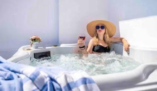 Perissa Apartment | Luxury Vacation Villa Irene with private juccuzi