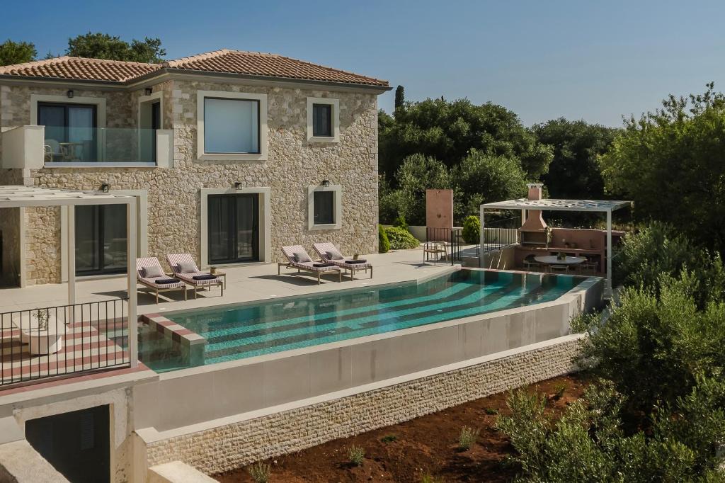 Antipata Villa | Majestic Stone Villa Sea View Pool