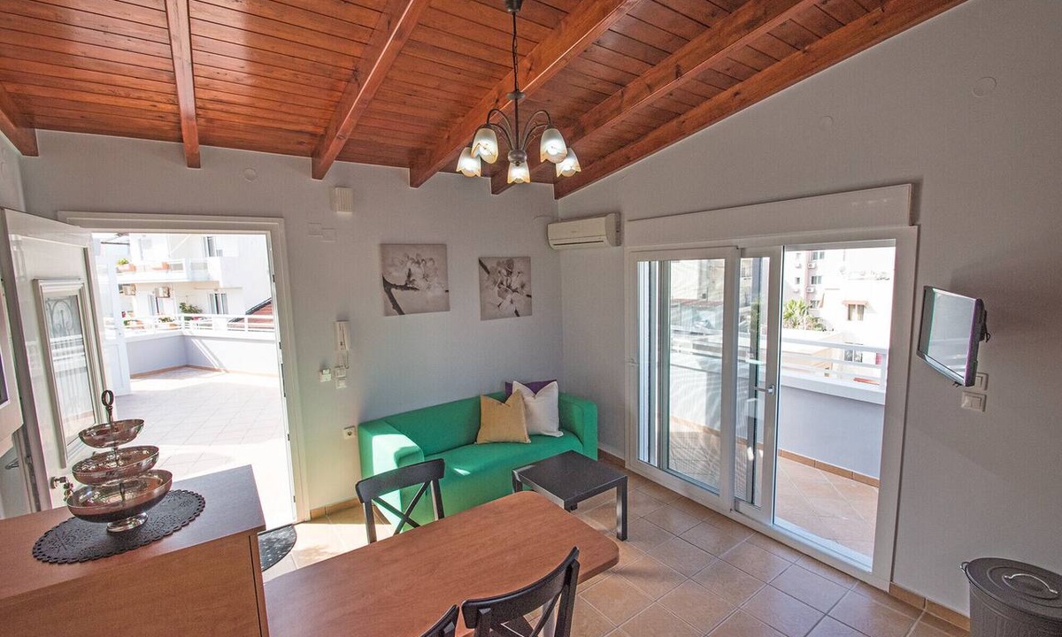 Nea Chora Apartment | Mare civitas penthouse ,near Beach, Chania Old Town